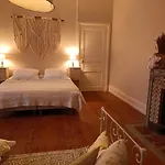 Chateau D'arfeuilles Et Tables D'hotes Bed & Breakfast