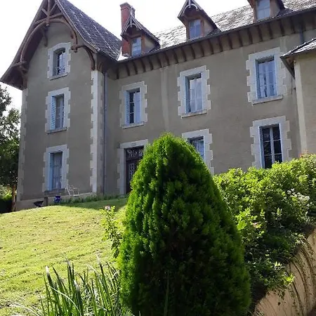 Chateau D'arfeuilles Et Tables D'hotes Frühstückspension