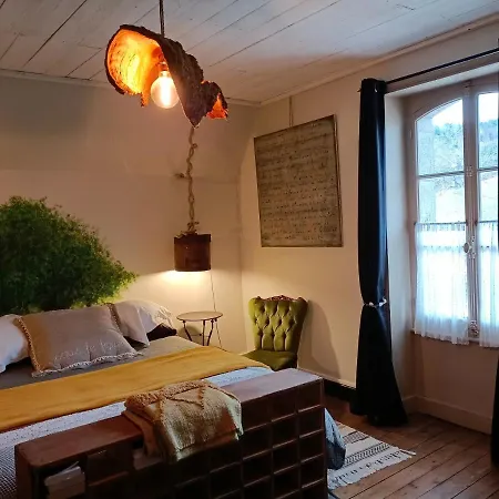 Château D'arfeuilles Et Tables D'hôtes Couette-café Arfeuilles