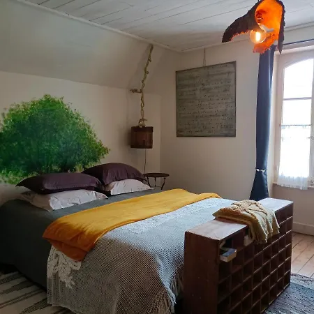 Chateau D'arfeuilles Et Tables D'hotes Bed & Breakfast