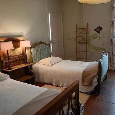 Couette-café Château D'arfeuilles Et Tables D'hôtes *