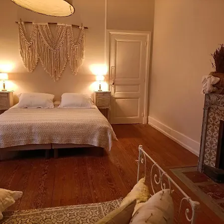 Chateau D'arfeuilles Et Tables D'hotes Oda ve Kahvaltı