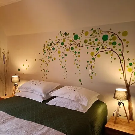 Chateau D'arfeuilles Et Tables D'hotes Bed & Breakfast *