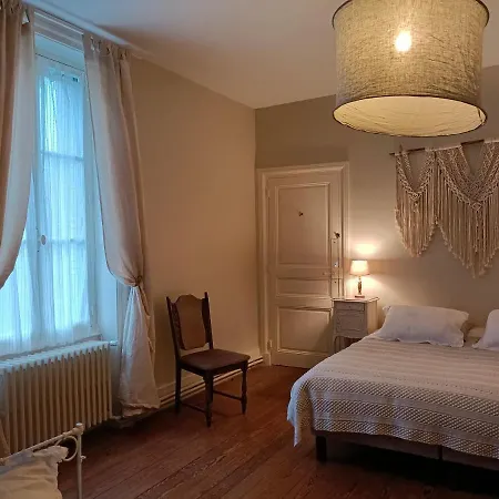Château D'arfeuilles Et Tables D'hôtes Couette-café Arfeuilles