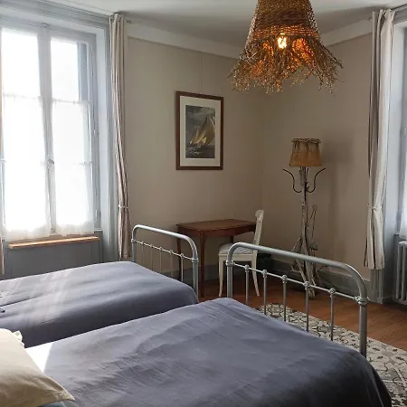 Chateau D'arfeuilles Et Tables D'hotes Frühstückspension *