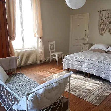 Bed & Breakfast Chateau D'arfeuilles Et Tables D'hotes