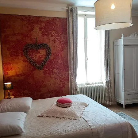 Chateau D'arfeuilles Et Tables D'hotes Frühstückspension *