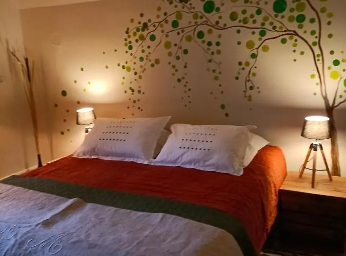 Chateau D'arfeuilles Et Tables D'hotes * Arfeuilles