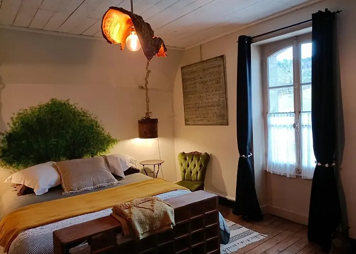 Chateau D'arfeuilles Et Tables D'hotes Bed & Breakfast Arfeuilles