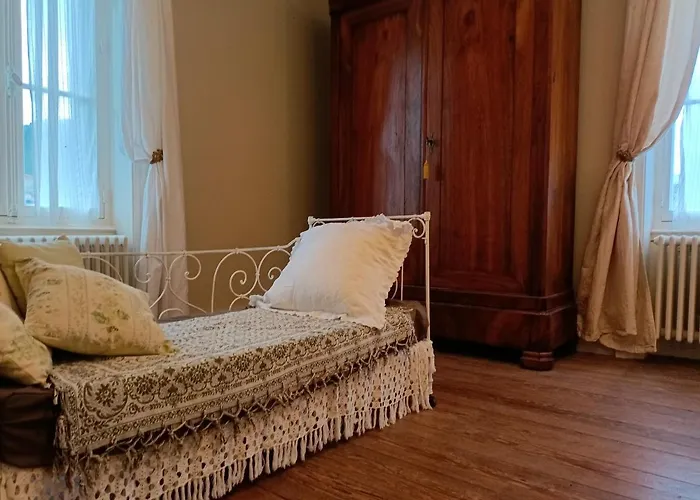 Chateau D'arfeuilles Et Tables D'hotes Arfeuilles