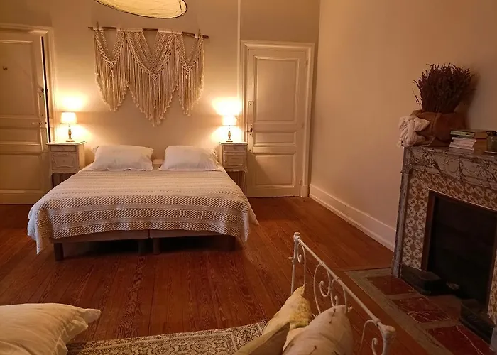 Chateau D'arfeuilles Et Tables D'hotes Отель типа 