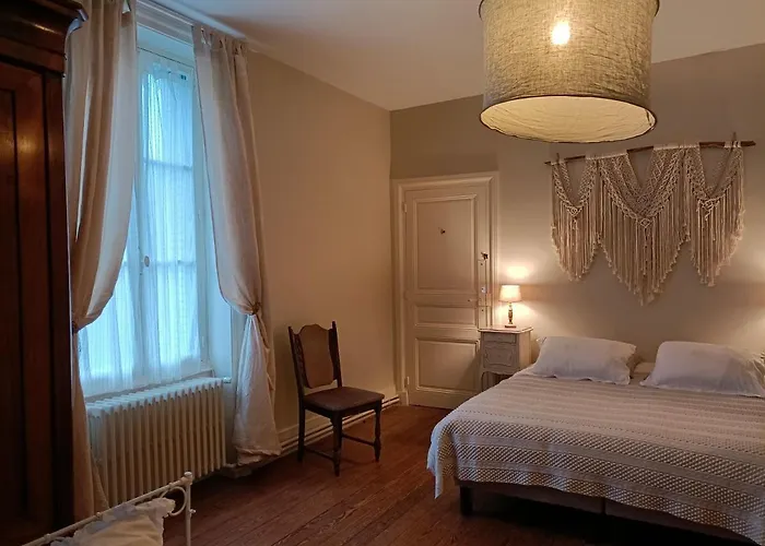 Chateau D'arfeuilles Et Tables D'hotes Bed & Breakfast Arfeuilles