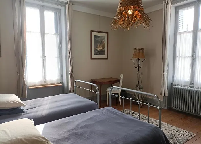 Chateau D'arfeuilles Et Tables D'hotes Bed & Breakfast *