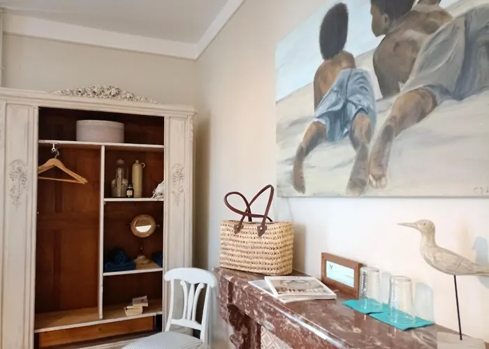 Chateau D'arfeuilles Et Tables D'hotes Arfeuilles