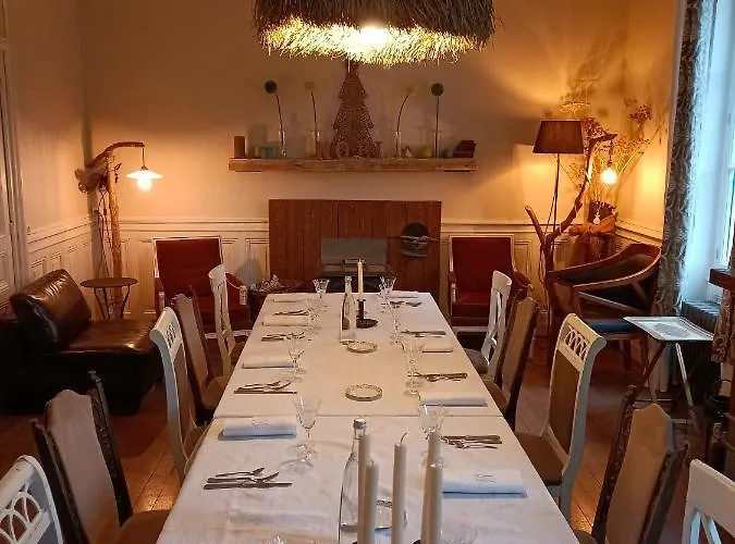 Chateau D'arfeuilles Et Tables D'hotes Отель типа 