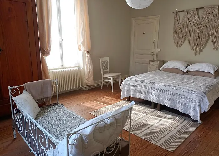 Bed & Breakfast Chateau D'arfeuilles Et Tables D'hotes